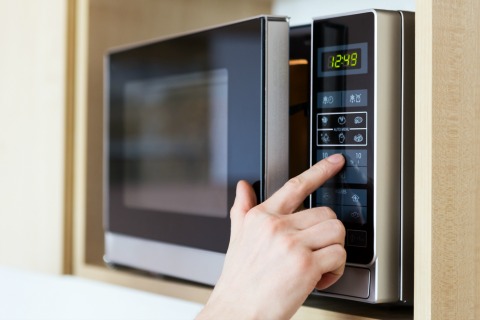 Microwave: Cara Kerja, Jenis, Kelebihan, dan Kekurangan