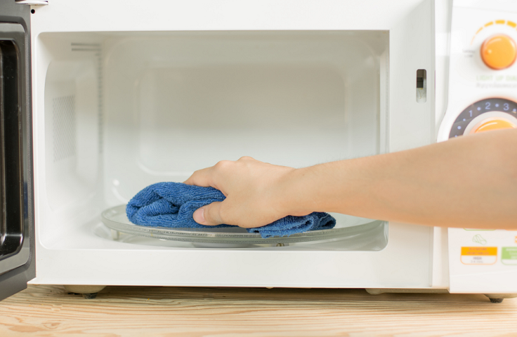 4 Cara Membersihkan Microwave Mudah dan Cepat
