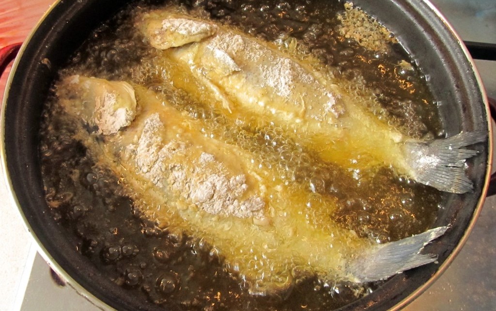 4 Tips Sukses Menggoreng Ikan