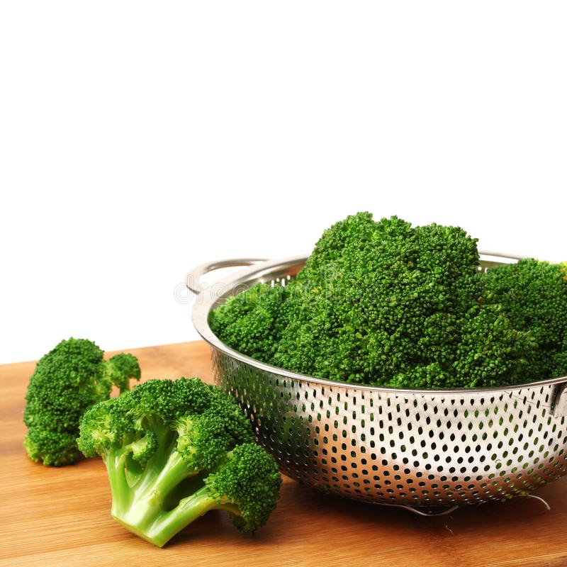 5 Tips Merebus Brokoli Agar Warnanya Tetap Hijau