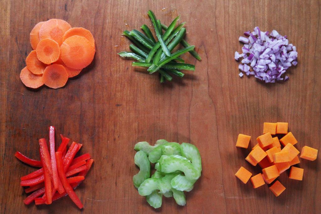 4 Cara Memotong Sayuran dengan Rapi dan Cantik